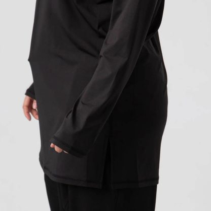 Tailored Fit Top With Slits For Elegance And Functionality - Image 4