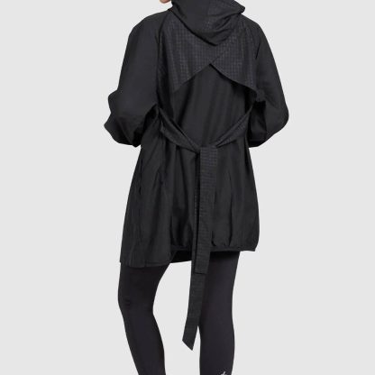 Ultra-Light Summer Jacket With Versatile Styling - Image 2